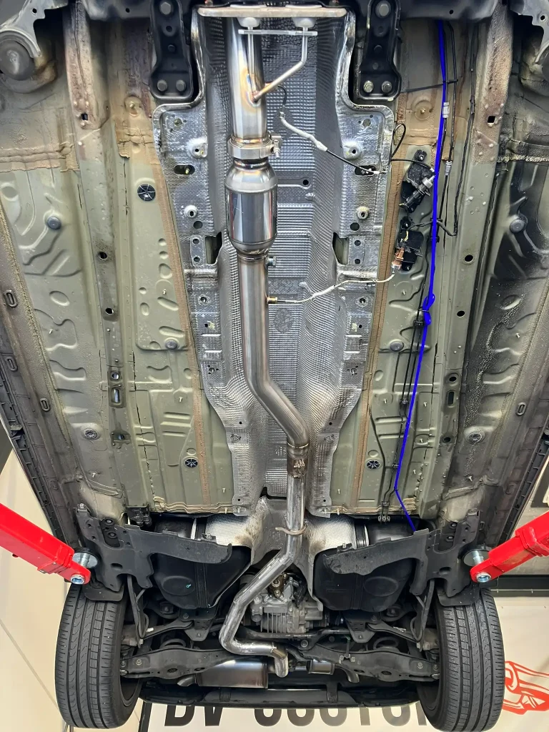Volkswagen Tiguan 3inch downpipe met 3inch uitlaat op maat