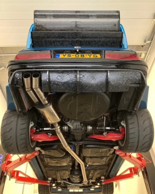 Bmw e30 3 inch uitlaat op maat — DV Customs
