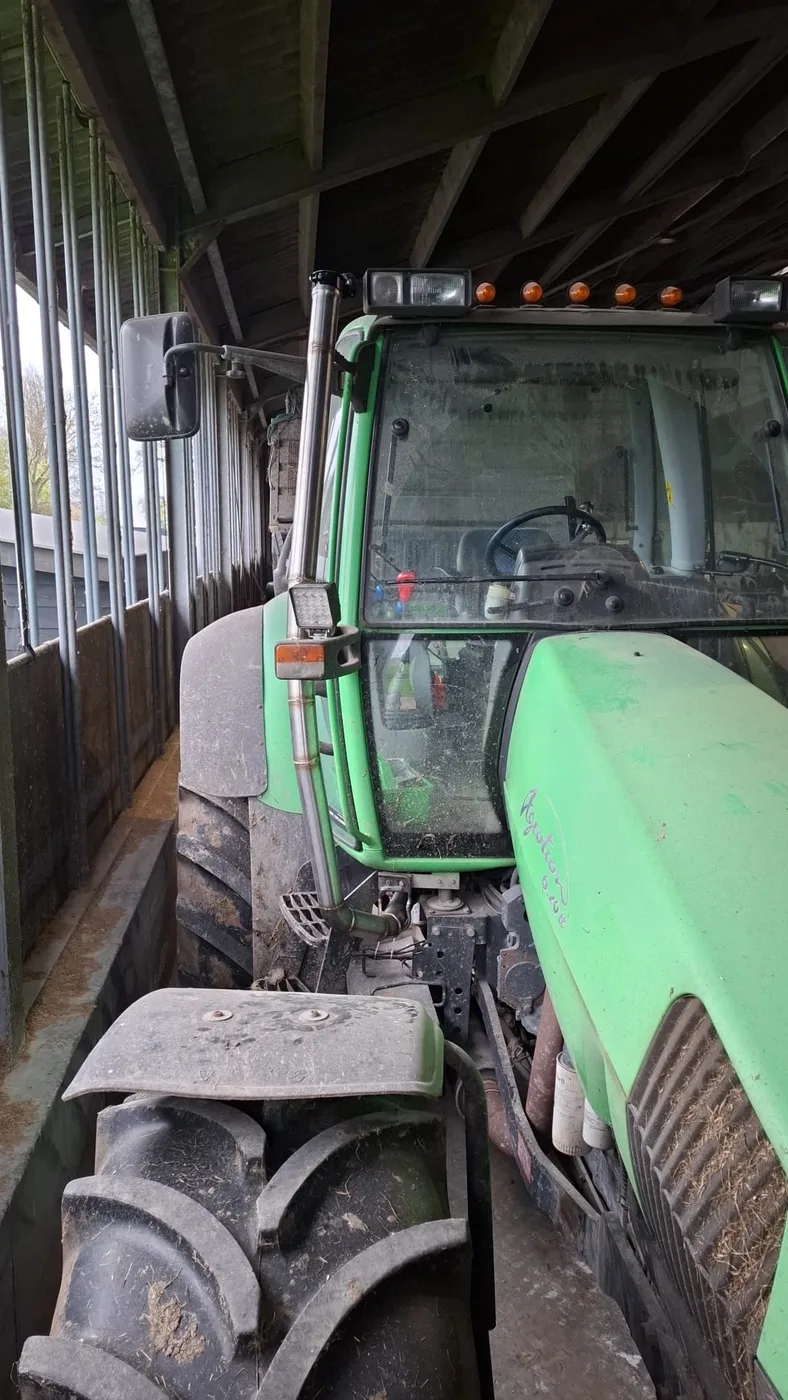 Deutz trekker uitlaat opmaat — DV Customs