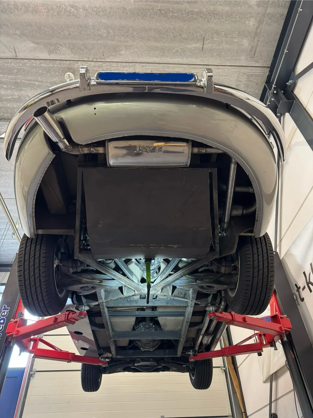 Mercedes gullwing uitlaat opmaat — DV Customs