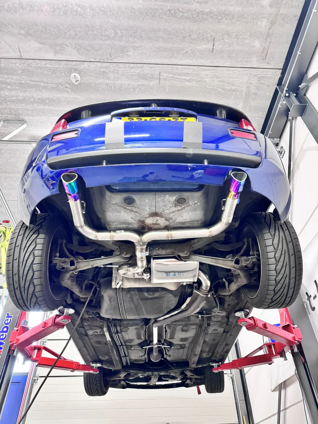 Toyota celica rvs uitlaat opmaat met een kleppendemperr — DV Customs