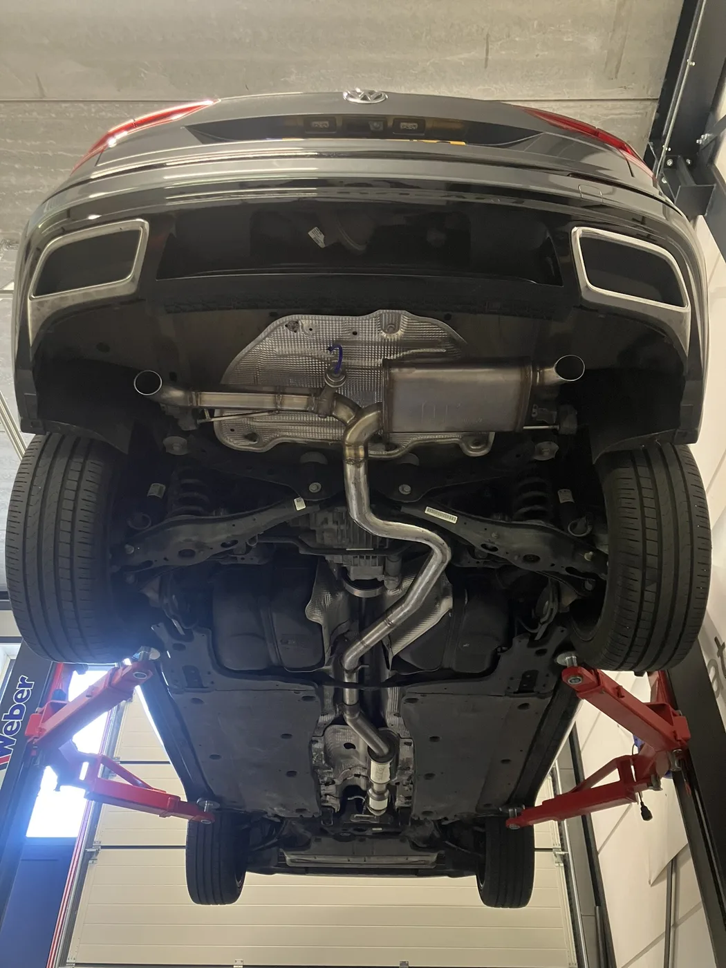 Volkswagen tiguan magnaflow demper met een klep en 3inch uitlaat opmaat — DV Customs